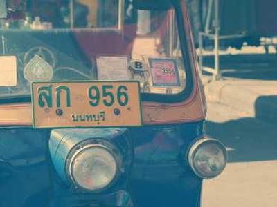 What to Watch and Read This Weekend: Betty Gilpin vs. AI, Round Two